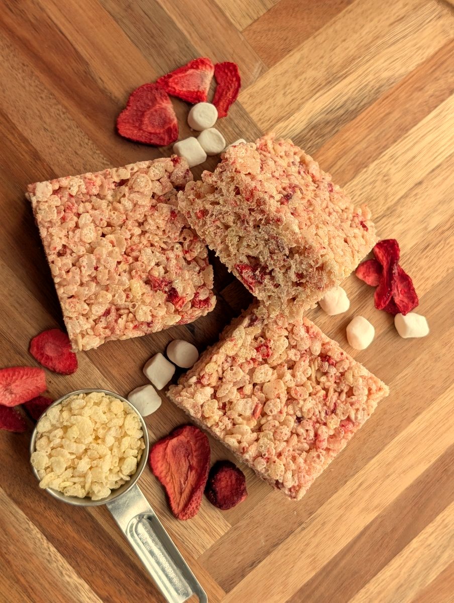 Strawberry crispy rice treats